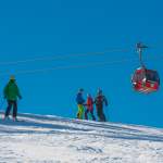 Skiläufer am Grafenberg Wagrain mit Gondelbahn